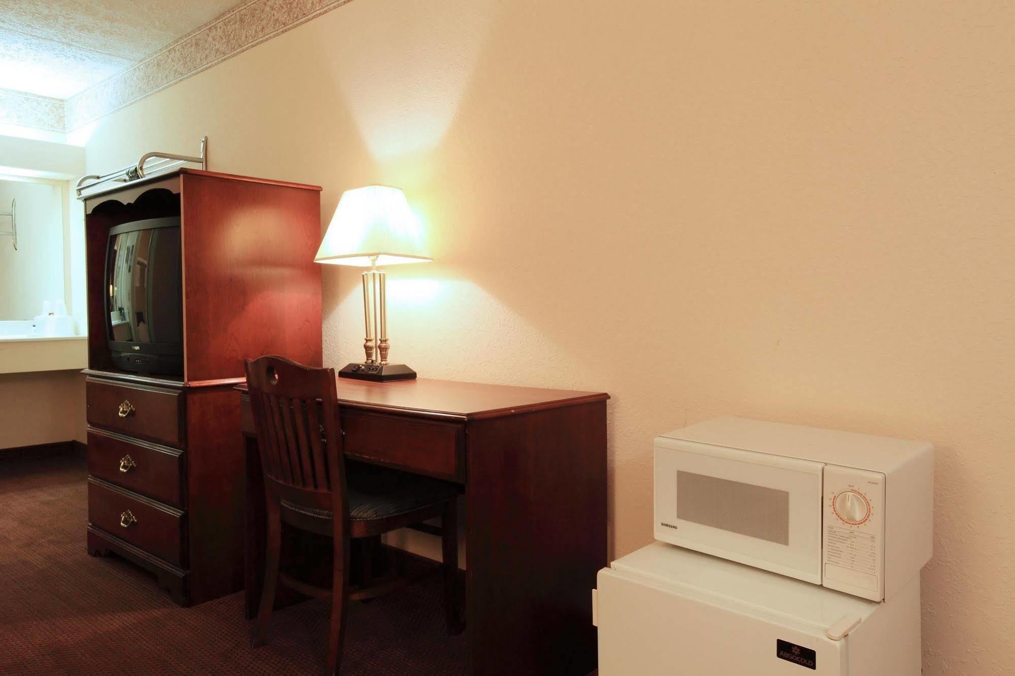 Americas Best Value Inn North Capital Ρόλι Δωμάτιο φωτογραφία