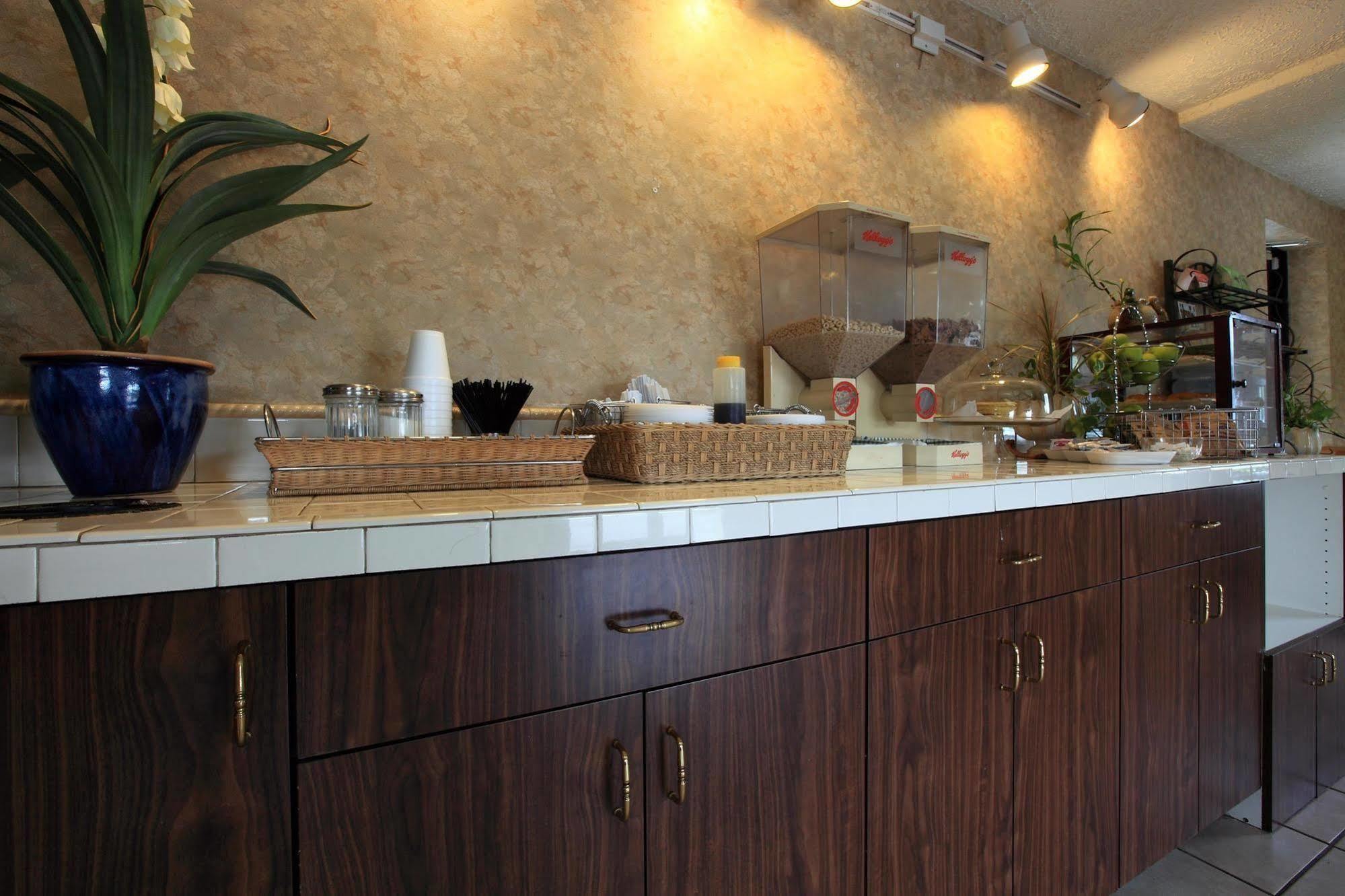Americas Best Value Inn North Capital Ρόλι Εξωτερικό φωτογραφία